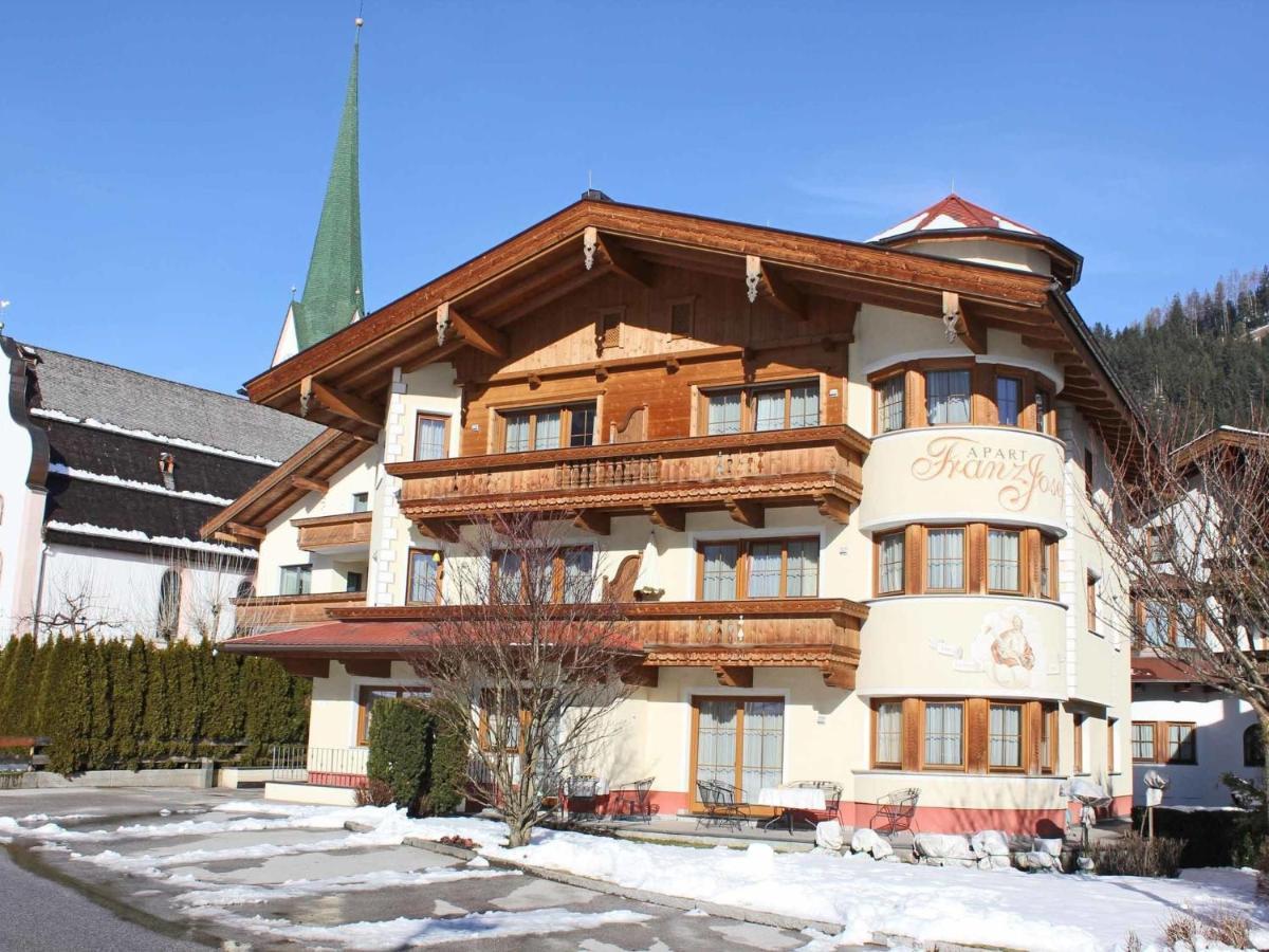 Apartment With Sauna In Kaltenbach, Tyrol Стум Екстериор снимка